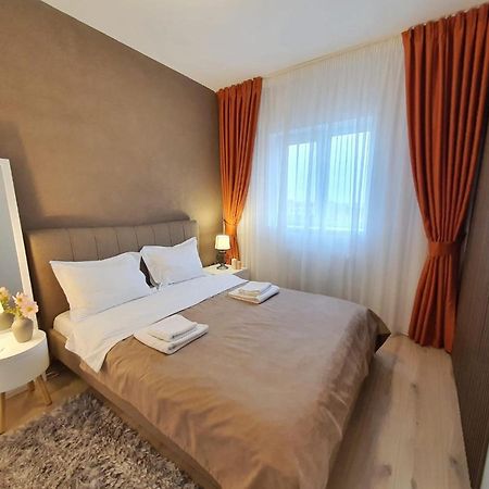 Elias Central Apartment - 2 Bedrooms & Free Parking Oradea Zewnętrze zdjęcie
