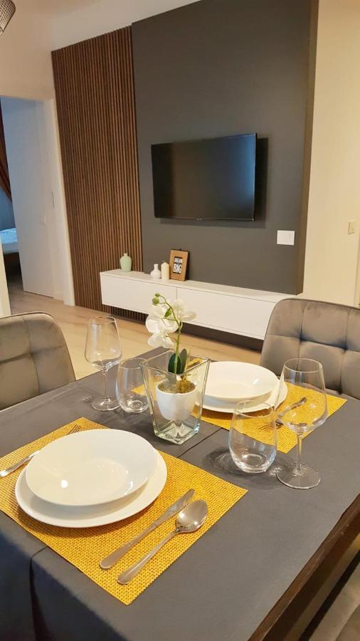 Elias Central Apartment - 2 Bedrooms & Free Parking Oradea Zewnętrze zdjęcie
