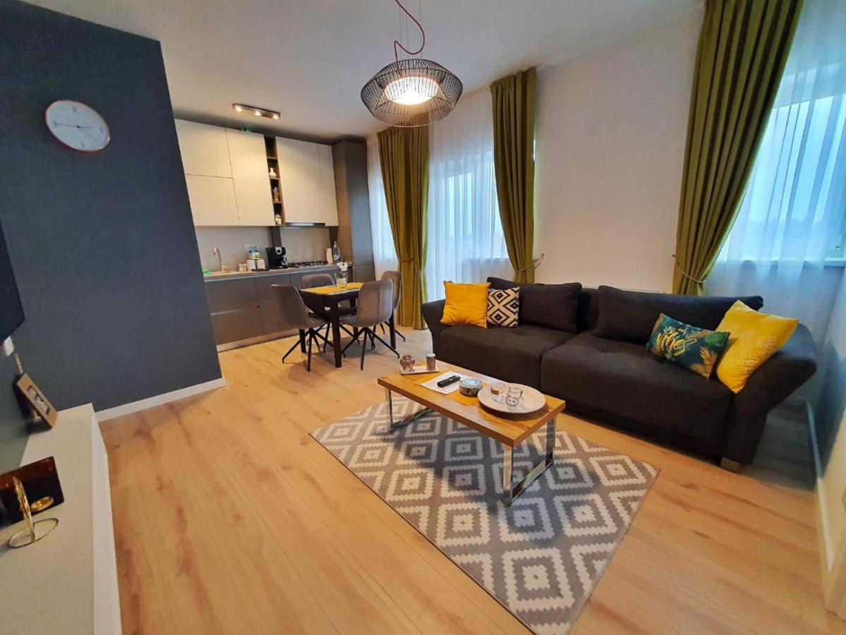 Elias Central Apartment - 2 Bedrooms & Free Parking Oradea Zewnętrze zdjęcie