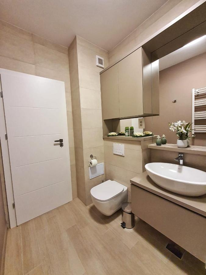 Elias Central Apartment - 2 Bedrooms & Free Parking Oradea Zewnętrze zdjęcie