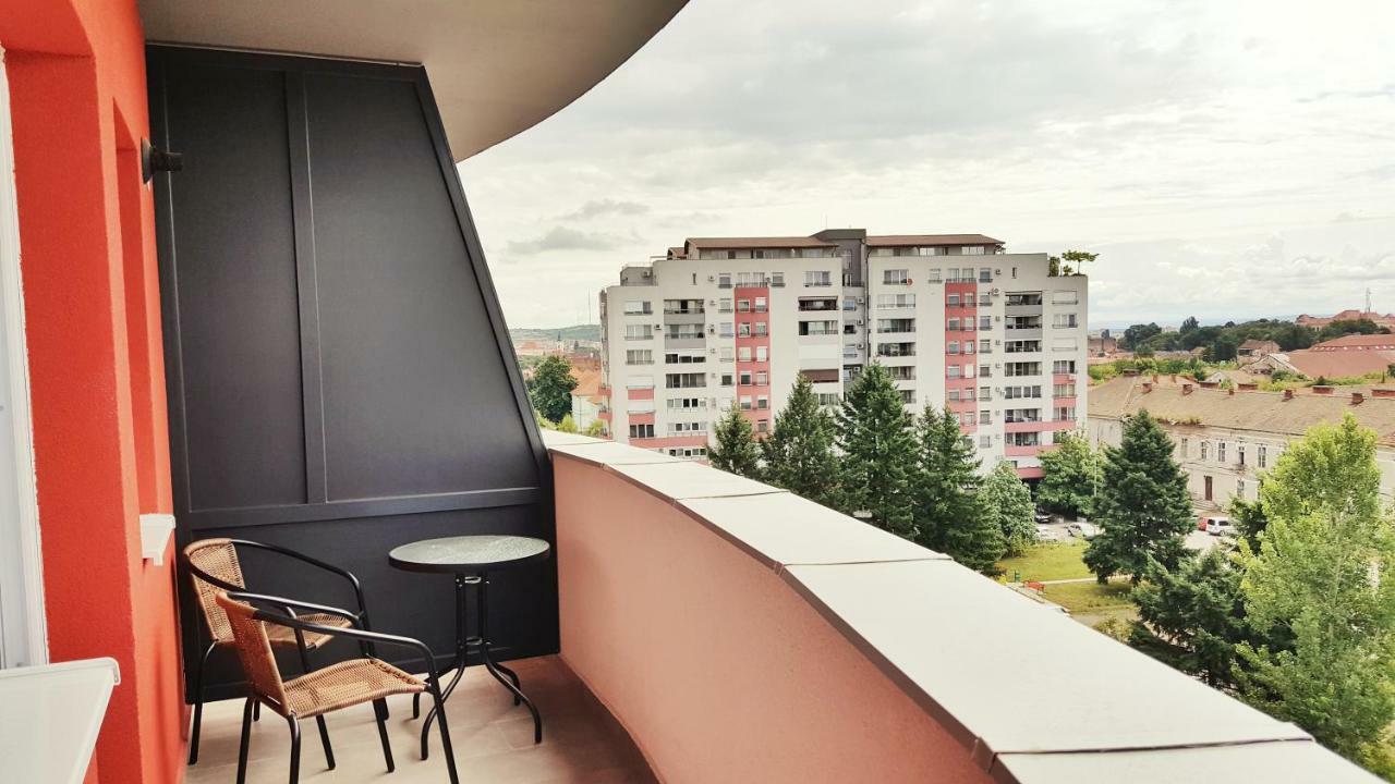 Elias Central Apartment - 2 Bedrooms & Free Parking Oradea Zewnętrze zdjęcie